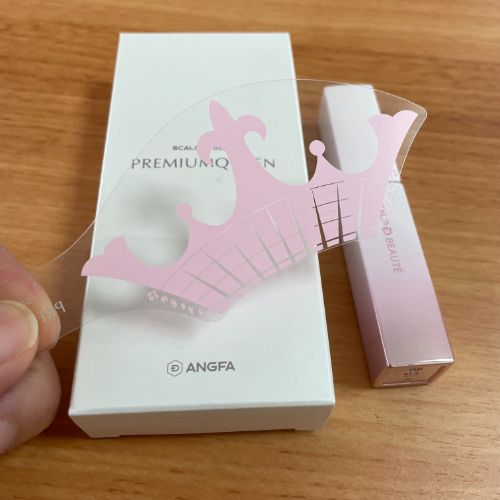 プレミアムクイーンとまつ毛スケール
