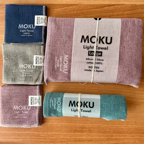 MOKU(モク)のバスタオル、フェイスタオル、ハンカチタオルを並べた画像
